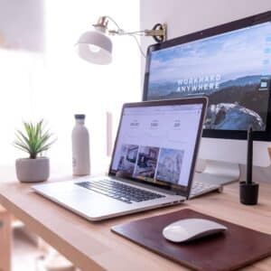 Photo Adjustable desk