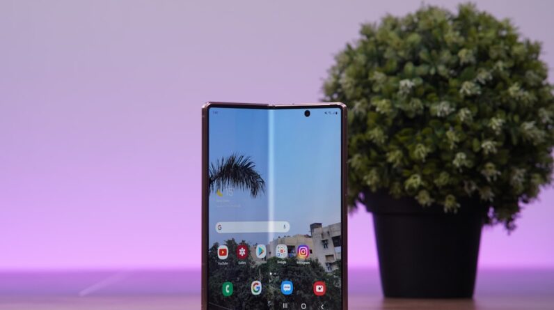 Photo Foldable Phones